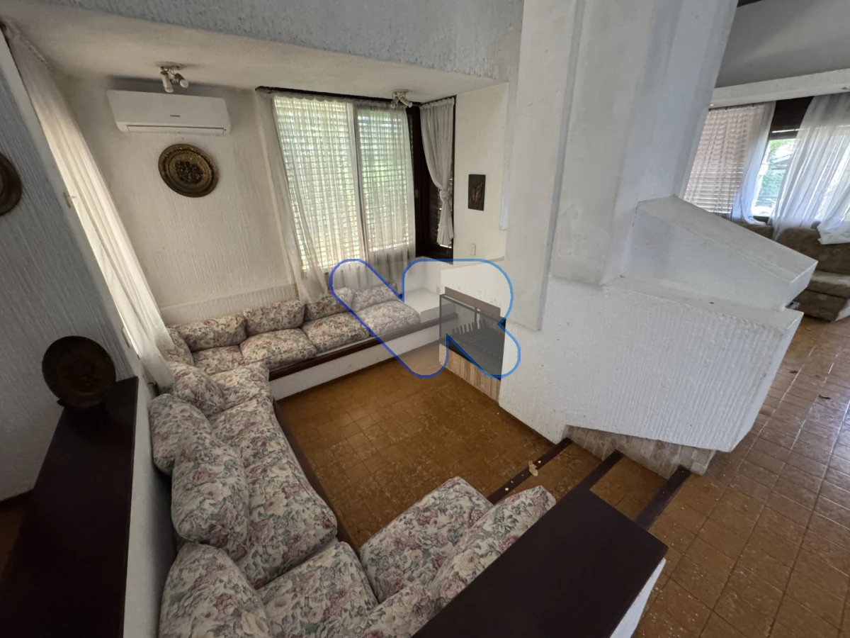 Casa ID.206 - Casa en venta en La Mansa - P8 | Gran terreno | Ideal para reciclar