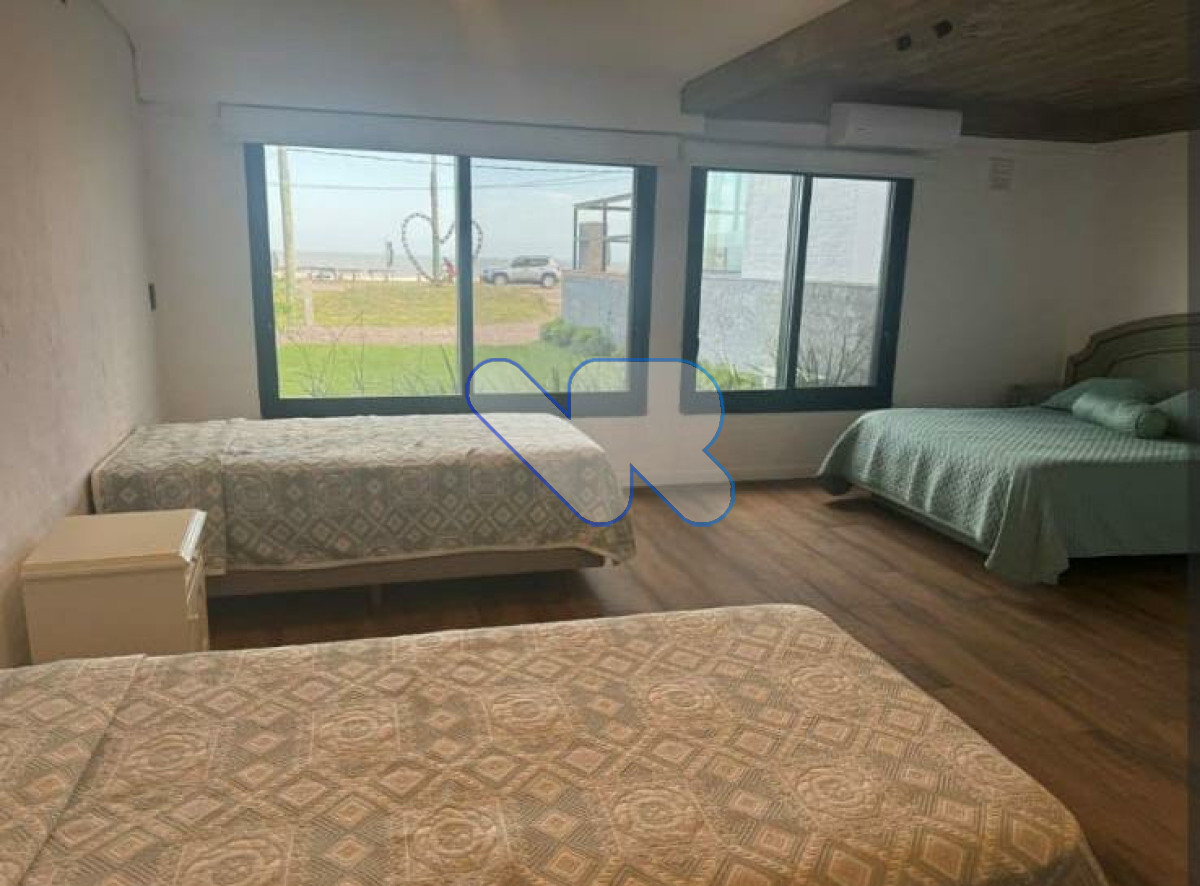 Casa ID.223 - Venta Casa 5D La Barra frente al mar con Piscina Climatizada 