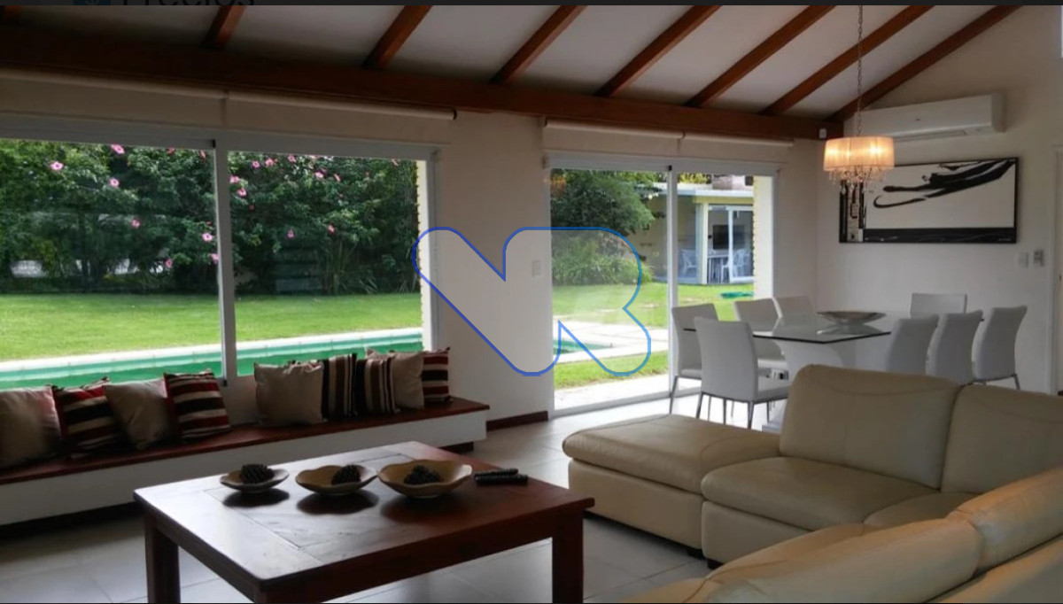 Casa ID.55 - Vendo-Alquilo  anual espectacular residencia  4 dorm , totalmente reciclada,  piscina climatizada, pàrrillero, alto nivel 