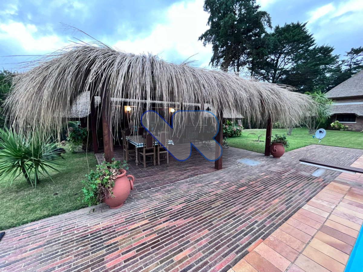 Casa ID.226 - Alquiler de Temporada Casa 6D Golf con gran parque Piscina y Barbacoa 