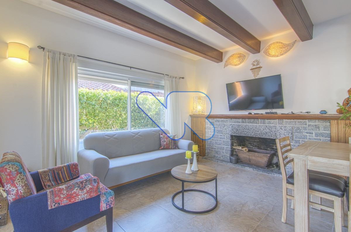Casa ID.221 - Venta y Alquiler Anual Casa 6D y dep de serv con Piscina climatizada y Barbacoa Península  