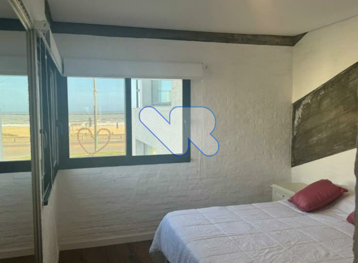 Casa ID.223 - Venta Casa 5D La Barra frente al mar con Piscina Climatizada 