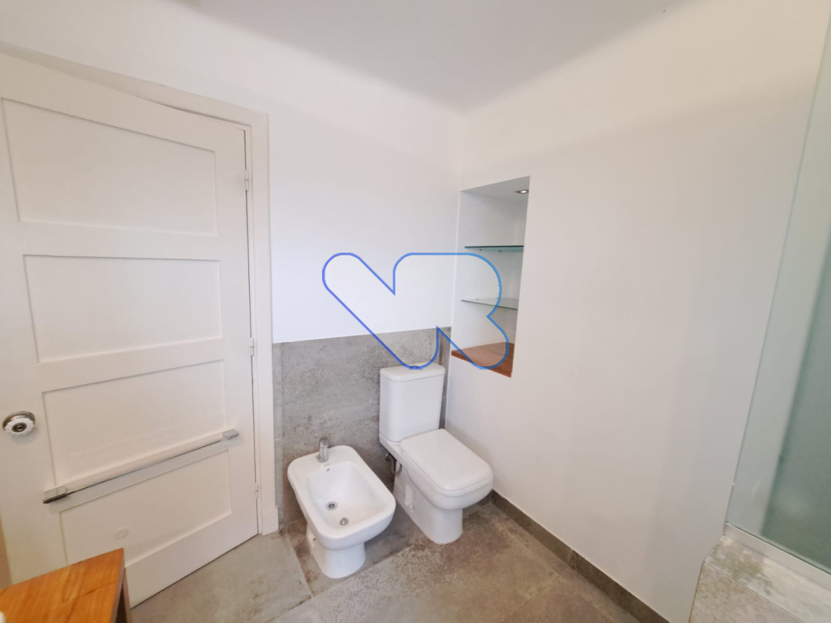 Casa ID.221 - Venta y Alquiler Anual Casa 6D y dep de serv con Piscina climatizada y Barbacoa Península  