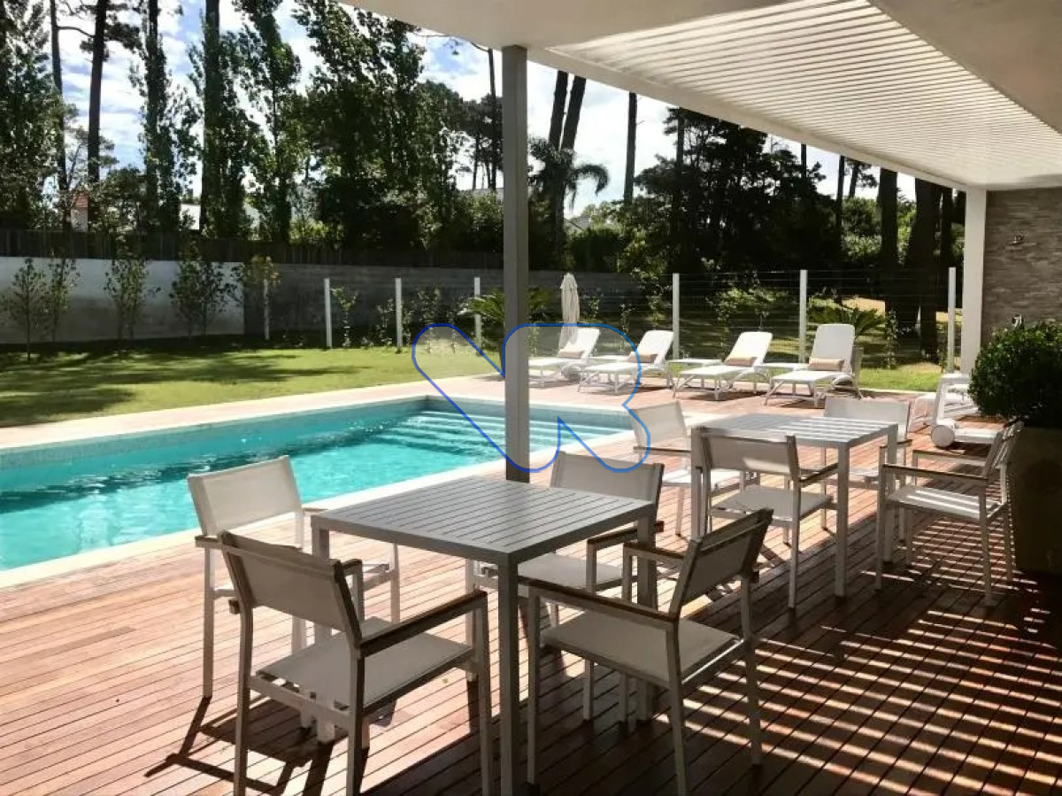 Casa ID.106 - Venta y alquiler anual divina casa Mansa Punta 4 dorm mas del. de servicio