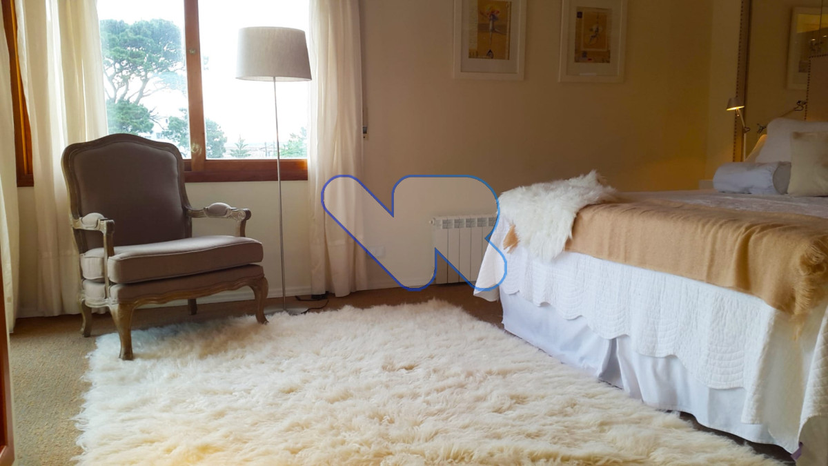 Casa ID.219 - Venta y Alquiler Anual Casa 4D y dep de serv con Piscina Mansa  