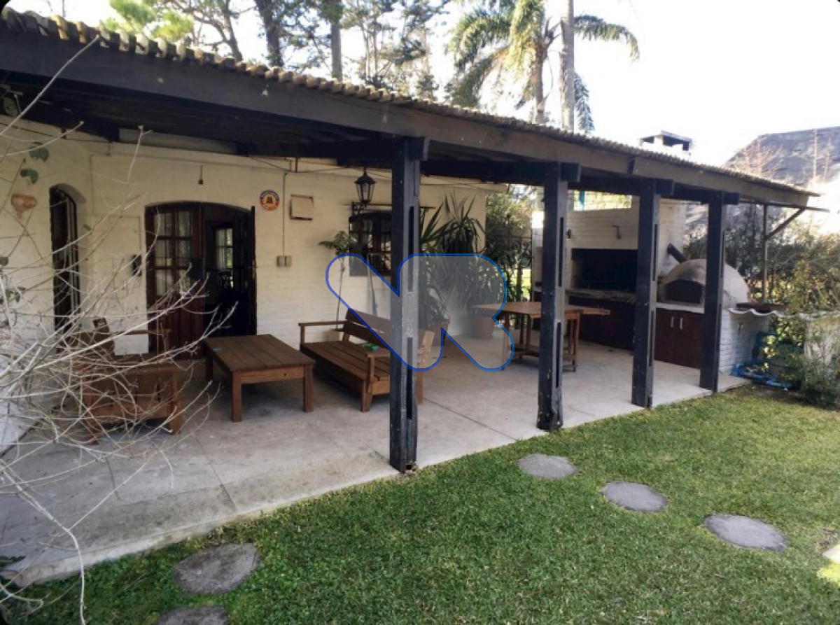 Casa ID.14 - Alquiler temporal Casa 4 Dormitorios Y 3 Baños Excelente Ubicación Pinares