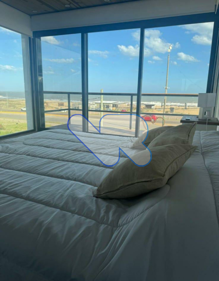 Casa ID.223 - Venta Casa 5D La Barra frente al mar con Piscina Climatizada 