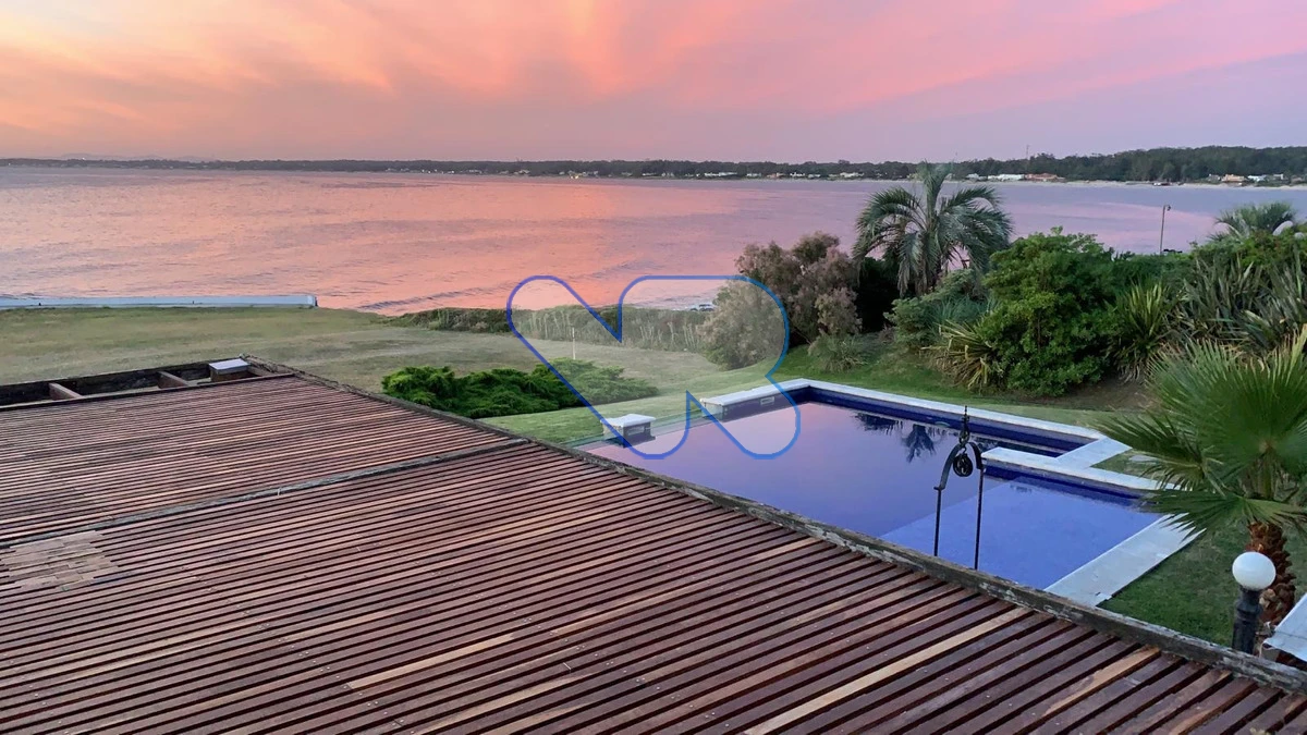 Casa ID.17 - Alquilo Casa 5 Dorm Y 6 Baños Primer Linea Punta Ballena