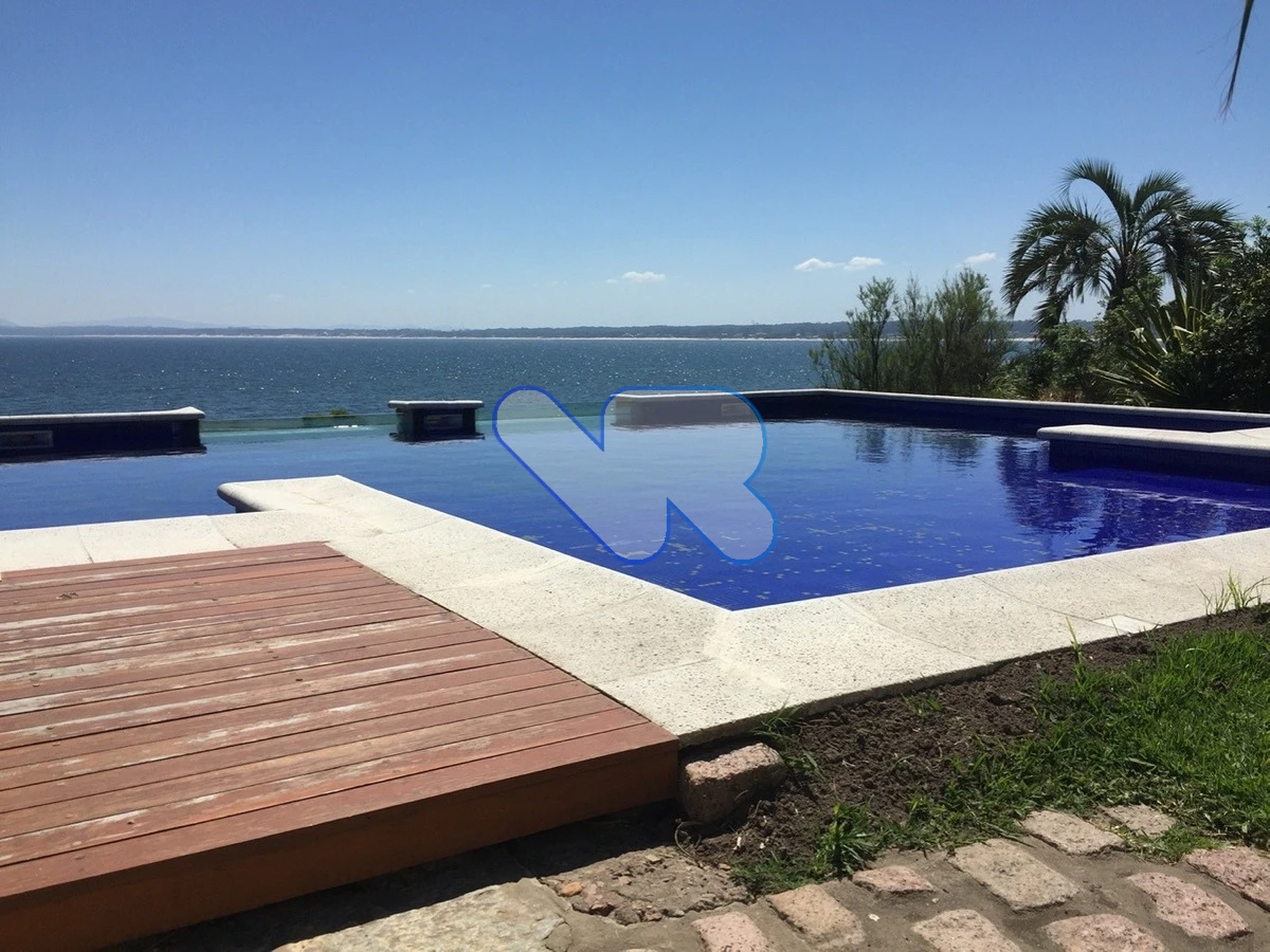 Casa ID.17 - Alquilo Casa 5 Dorm Y 6 Baños Primer Linea Punta Ballena