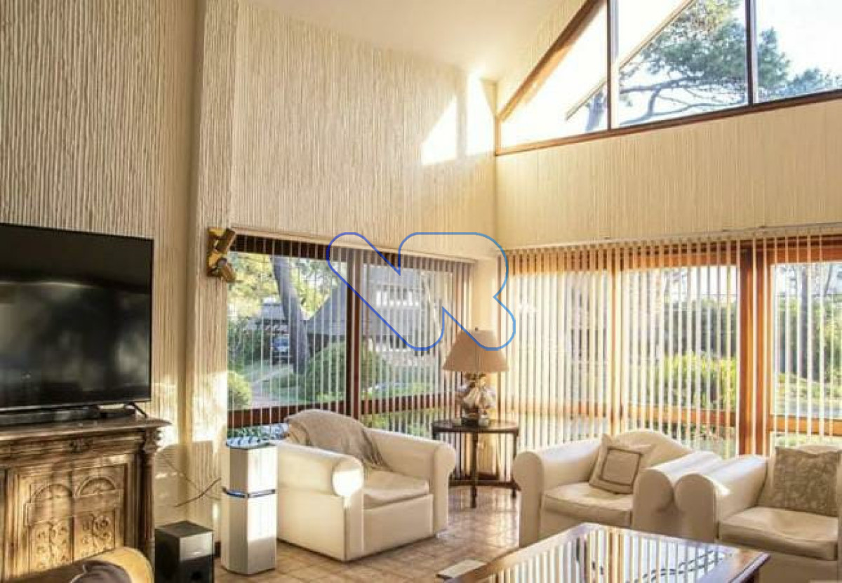 Casa ID.236 - Venta y Alquiler de Temporada Casa 5D Lugano con Piscina climatizada 