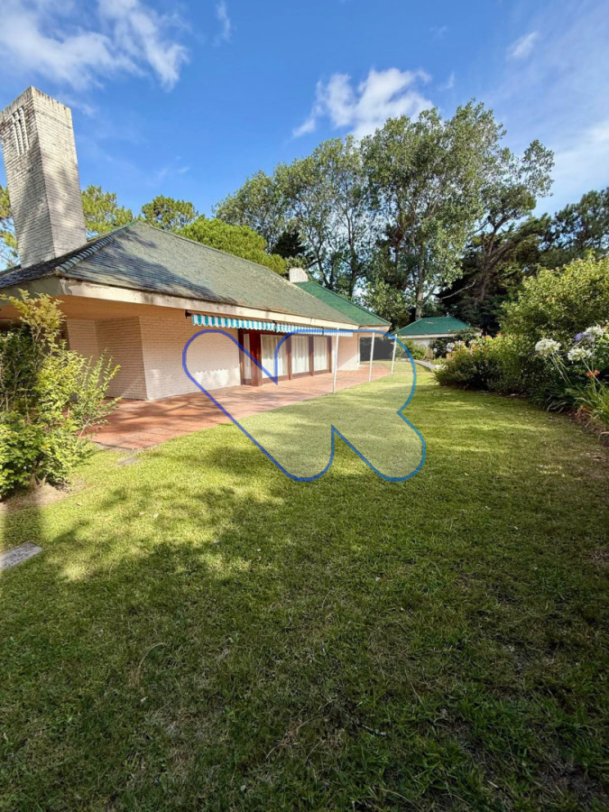 Casa ID.204 - Casa en alquiler verano 8 pers · Piscina · 3 dorm + servicio · Playa Brava Punta del Este