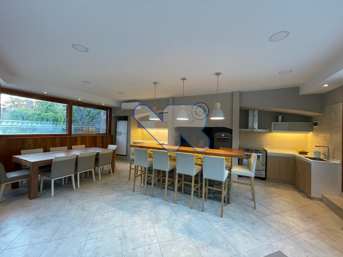 Casa ID.236 - Venta y Alquiler de Temporada Casa 5D Lugano con Piscina climatizada 