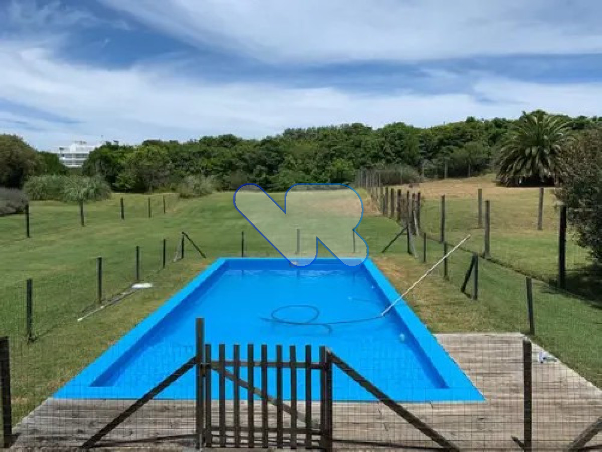 Casa ID.237 - Alquiler Anual y de Temporada Casa 3D y dep de serv Rincón del Indio con Piscina climatizada 