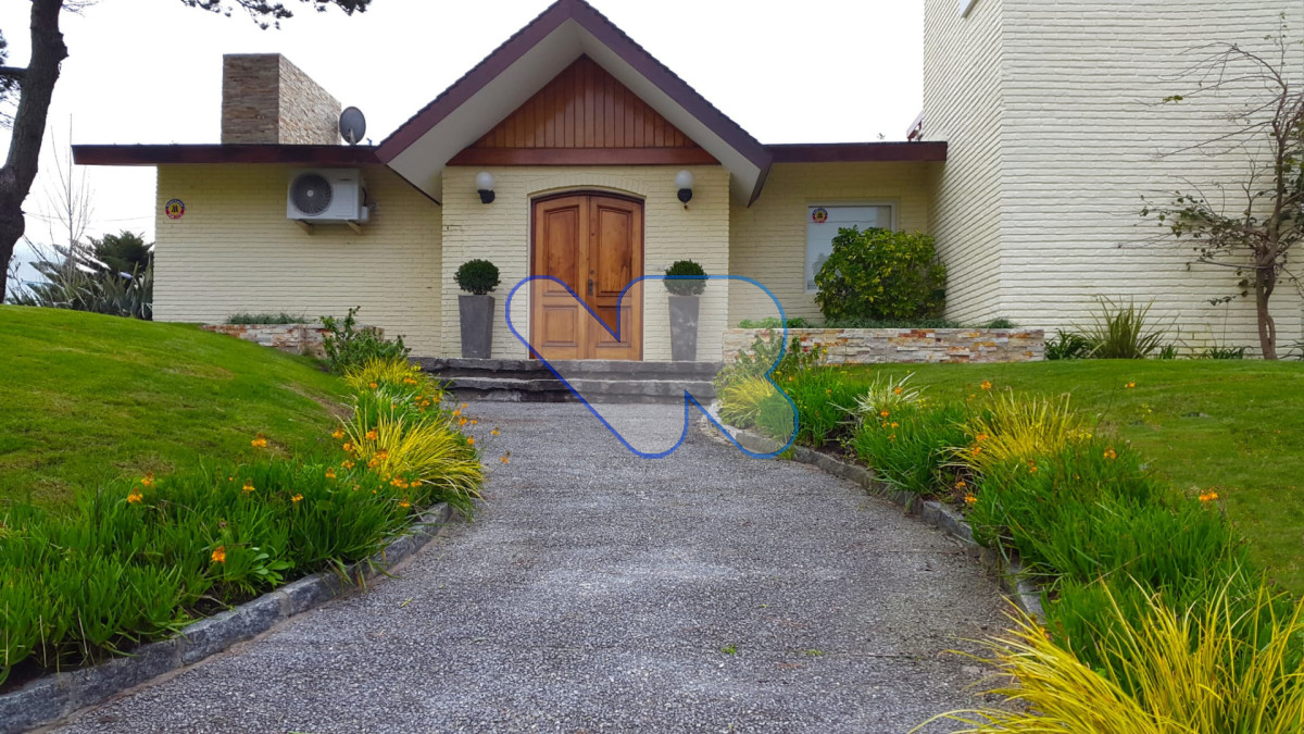 Casa ID.219 - Venta y Alquiler Anual Casa 4D y dep de serv con Piscina Mansa  