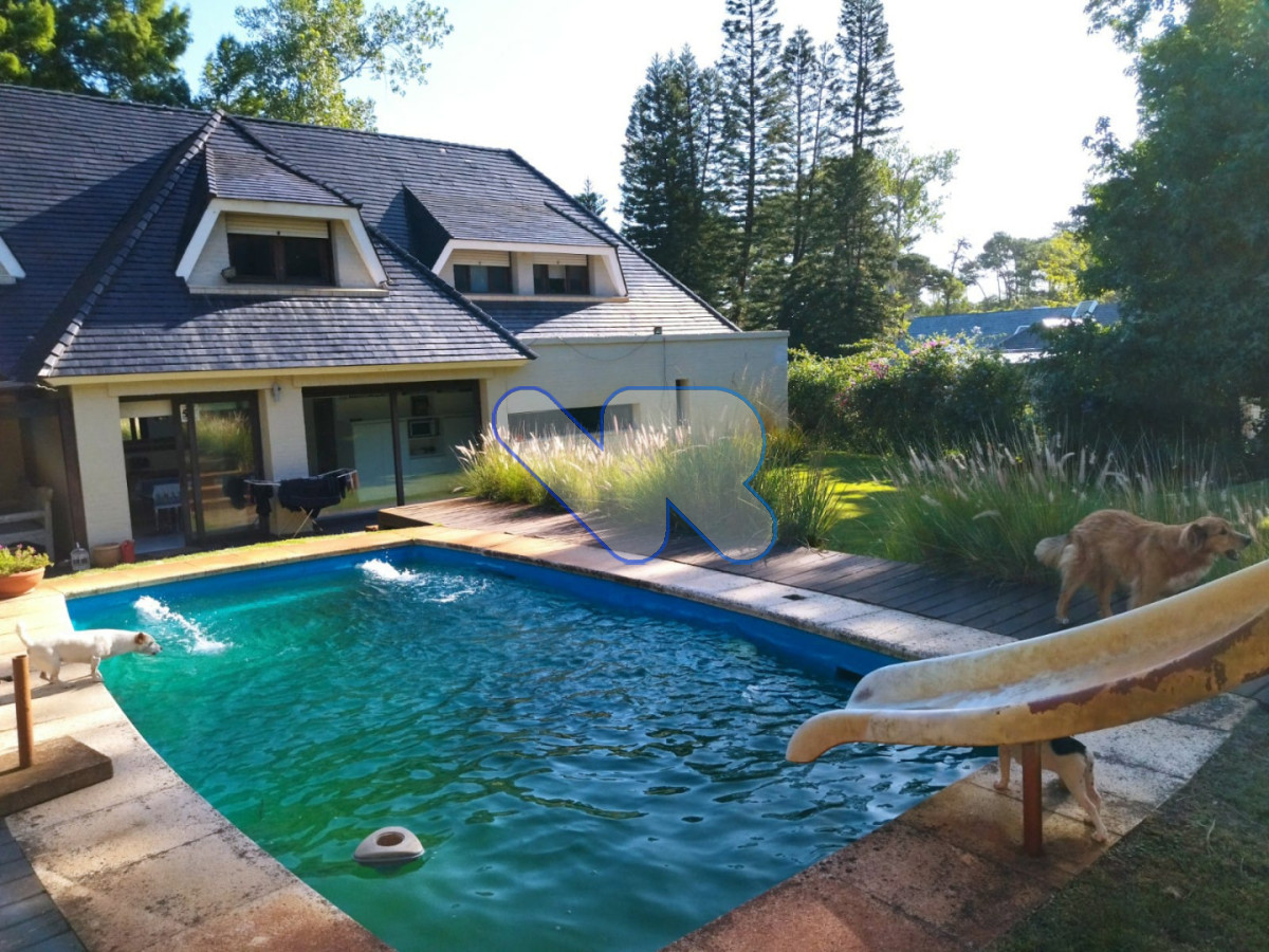 Casa ID.222 - Alquiler de Temporada Casa 5D Lugano con Piscina y Barbacoa 