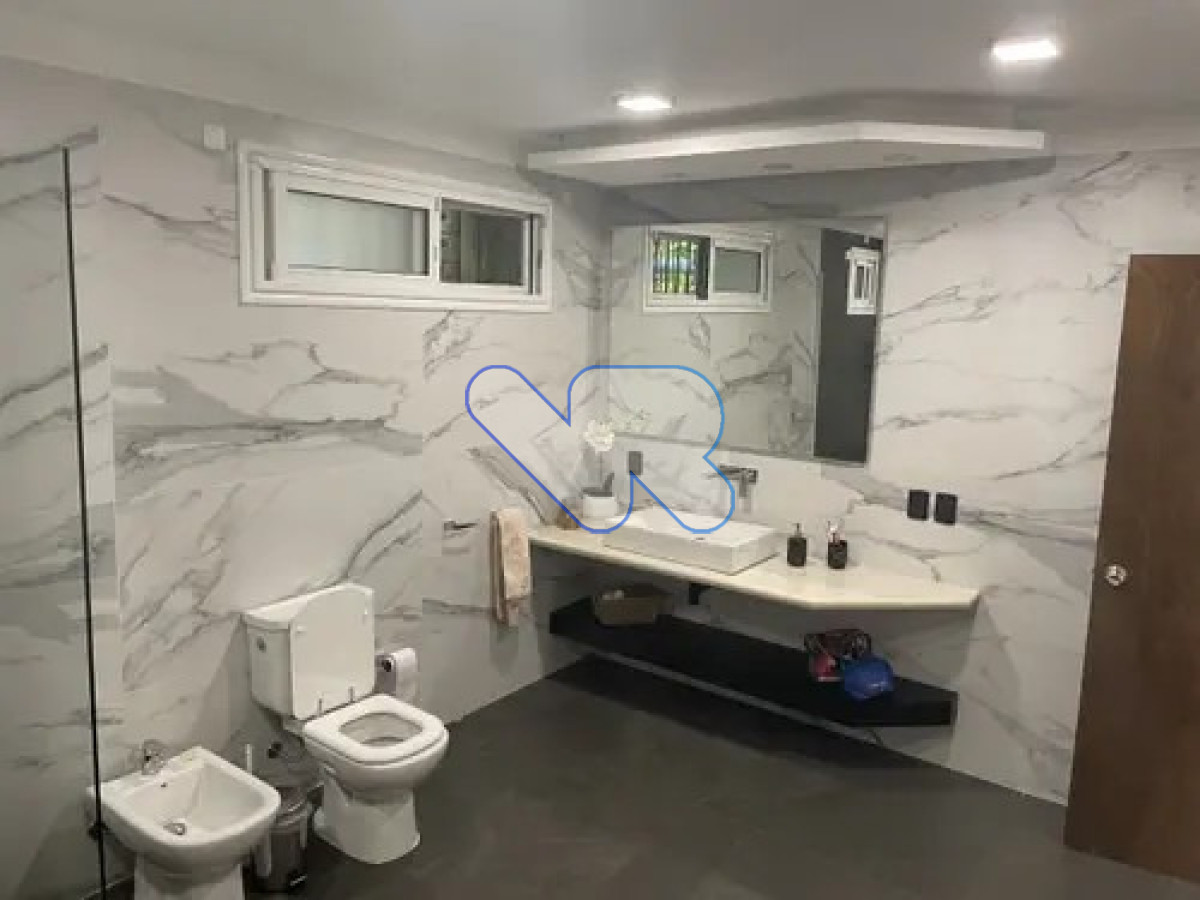 Casa ID.224 - Venta y Alquiler Anual Casa 5D Lugano con Piscina y Barbacoa 