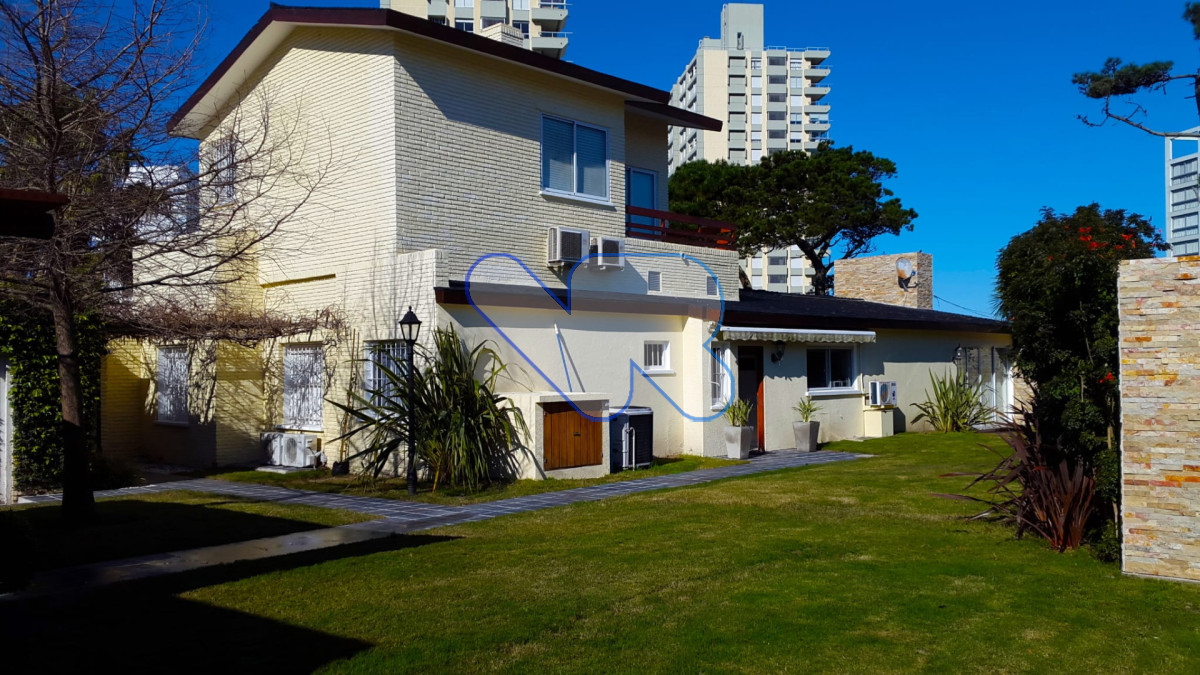 Casa ID.219 - Venta y Alquiler Anual Casa 4D y dep de serv con Piscina Mansa  