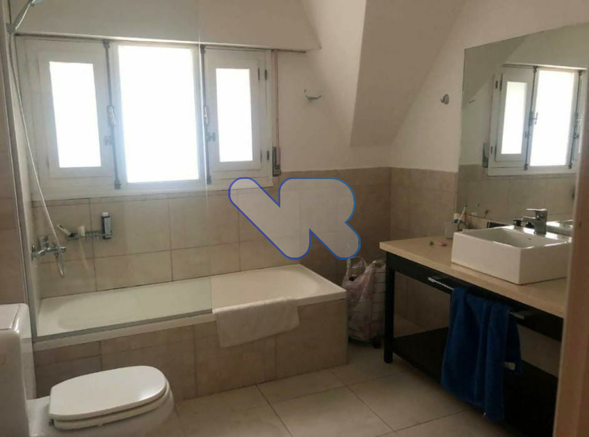 Casa ID.222 - Alquiler de Temporada Casa 5D Lugano con Piscina y Barbacoa 