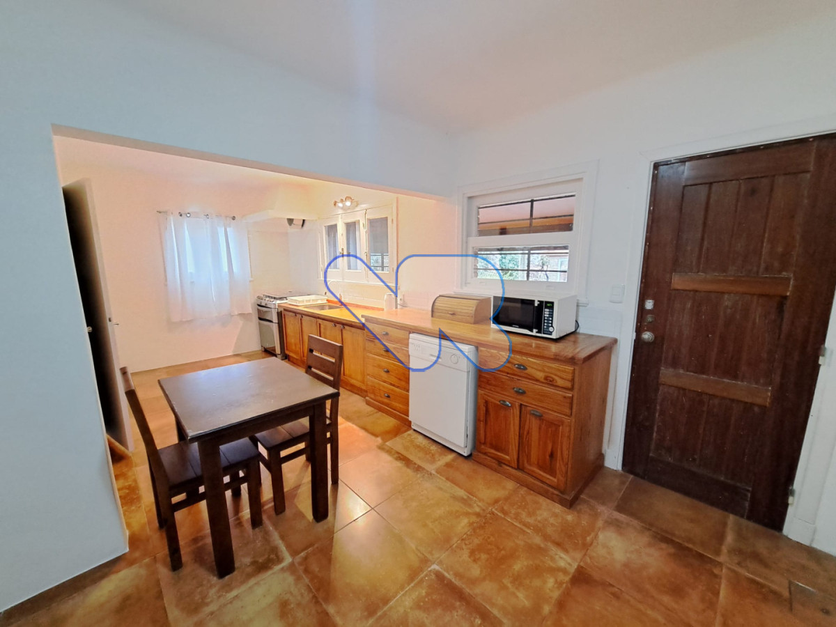 Casa ID.221 - Venta y Alquiler Anual Casa 6D y dep de serv con Piscina climatizada y Barbacoa Península  