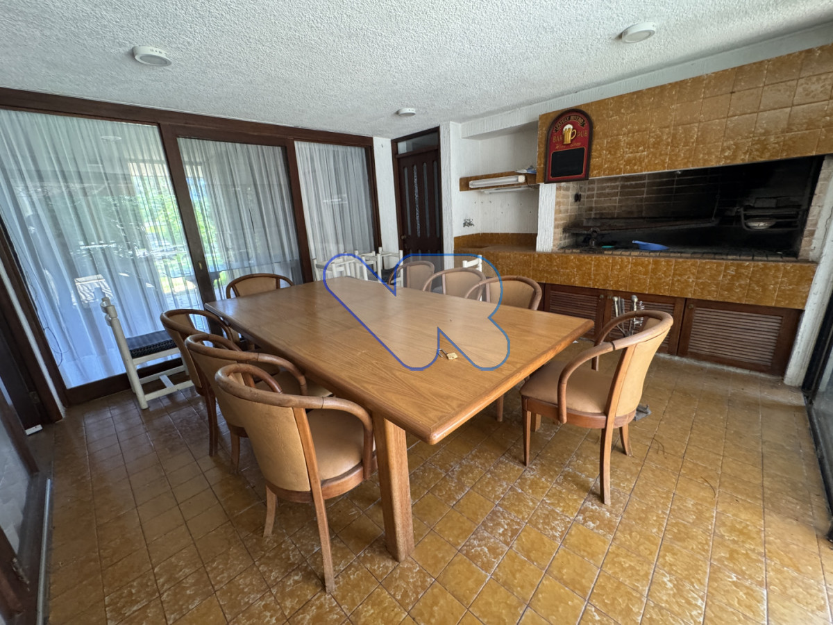 Casa ID.206 - Casa en venta en La Mansa - P8 | Gran terreno | Ideal para reciclar