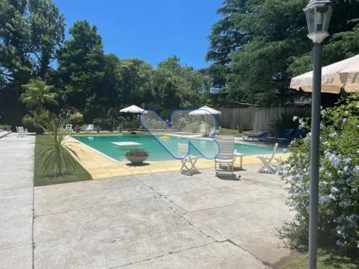 Casa ID.224 - Venta y Alquiler Anual Casa 5D Lugano con Piscina y Barbacoa 