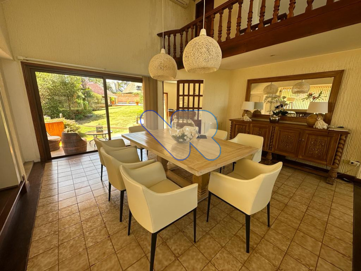 Casa ID.236 - Venta y Alquiler de Temporada Casa 5D Lugano con Piscina climatizada 