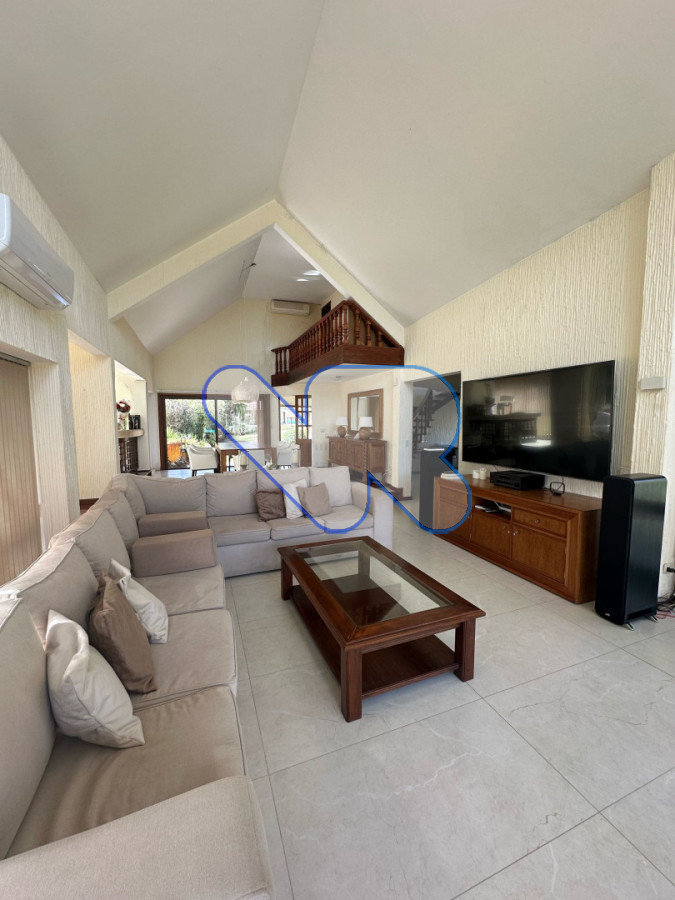 Casa ID.236 - Venta y Alquiler de Temporada Casa 5D Lugano con Piscina climatizada 