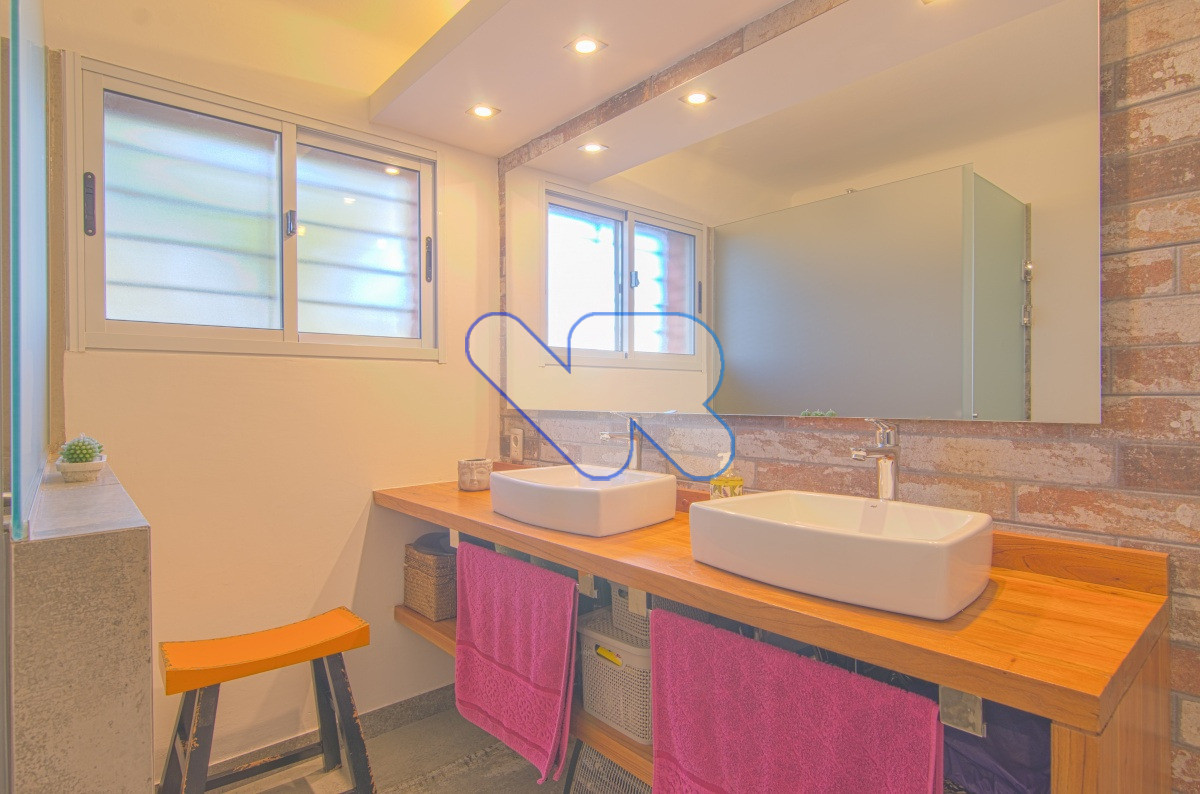 Casa ID.221 - Venta y Alquiler Anual Casa 6D y dep de serv con Piscina climatizada y Barbacoa Península  
