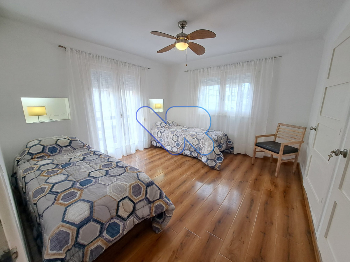 Casa ID.221 - Venta y Alquiler Anual Casa 6D y dep de serv con Piscina climatizada y Barbacoa Península  