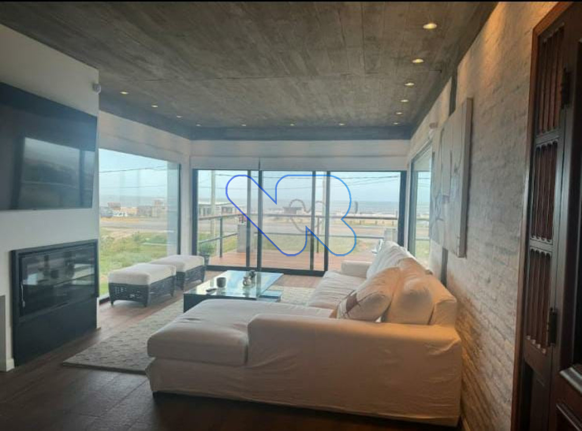 Casa ID.223 - Venta Casa 5D La Barra frente al mar con Piscina Climatizada 