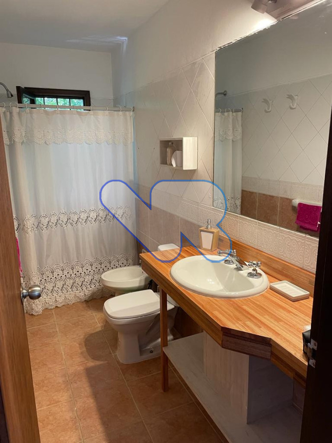 Casa ID.245 - Venta y Alquiler Anual Casa 4D Lugano con Piscina 