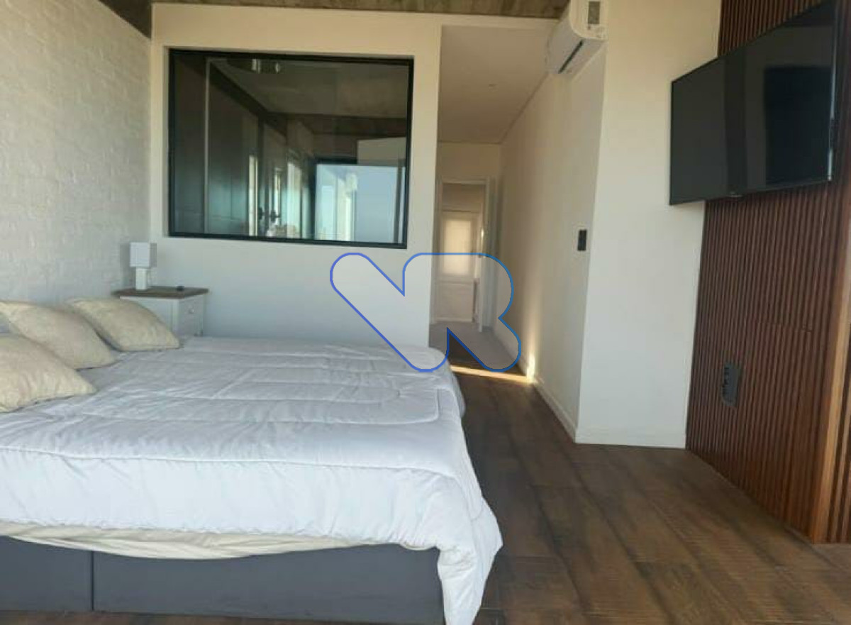 Casa ID.223 - Venta Casa 5D La Barra frente al mar con Piscina Climatizada 