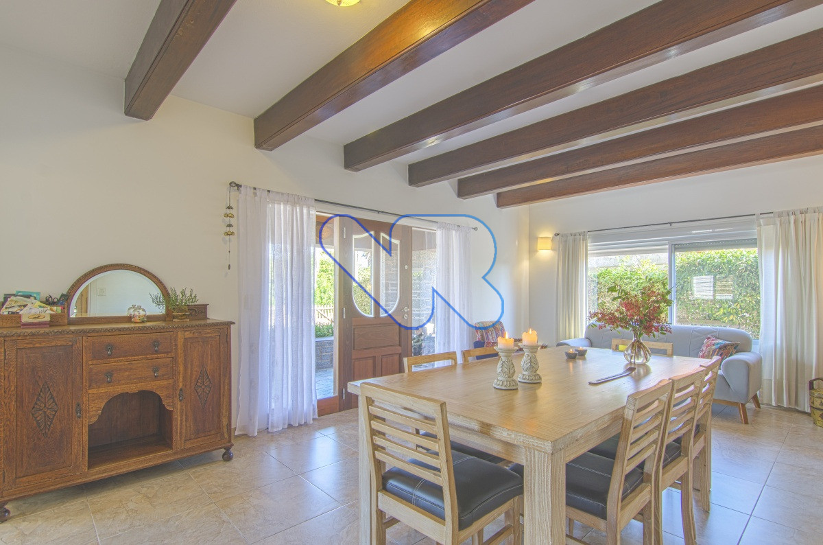 Casa ID.221 - Venta y Alquiler Anual Casa 6D y dep de serv con Piscina climatizada y Barbacoa Península  