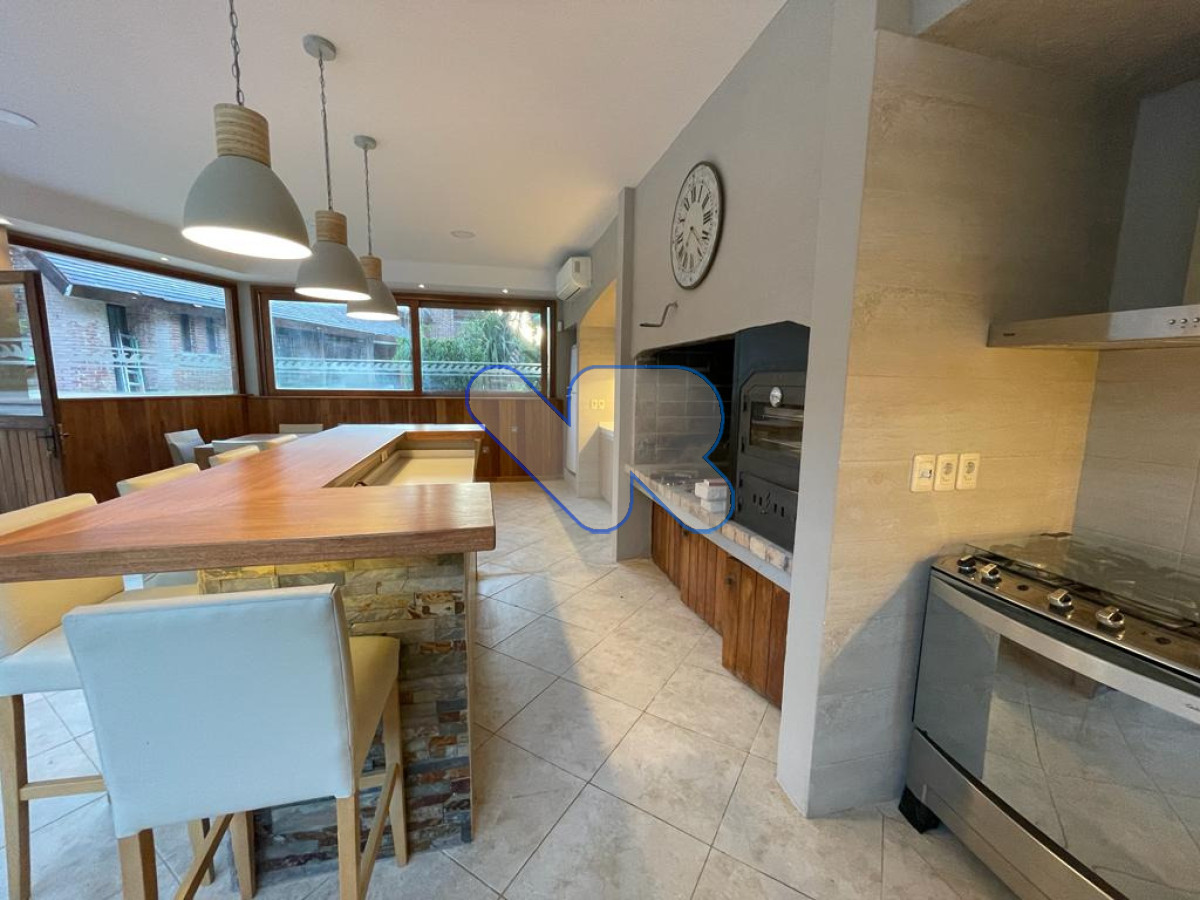 Casa ID.236 - Venta y Alquiler de Temporada Casa 5D Lugano con Piscina climatizada 