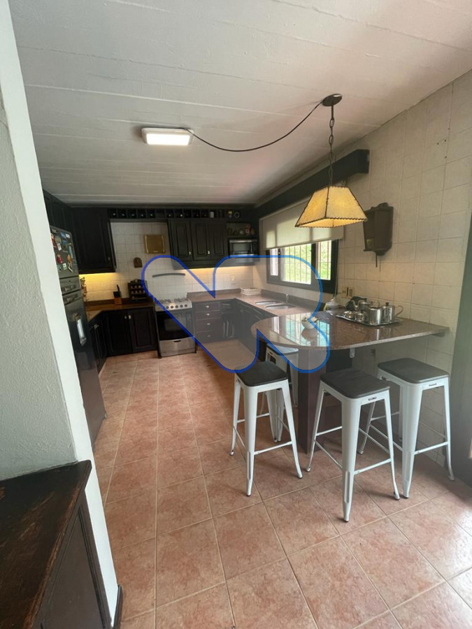 Casa ID.245 - Venta y Alquiler Anual Casa 4D Lugano con Piscina 