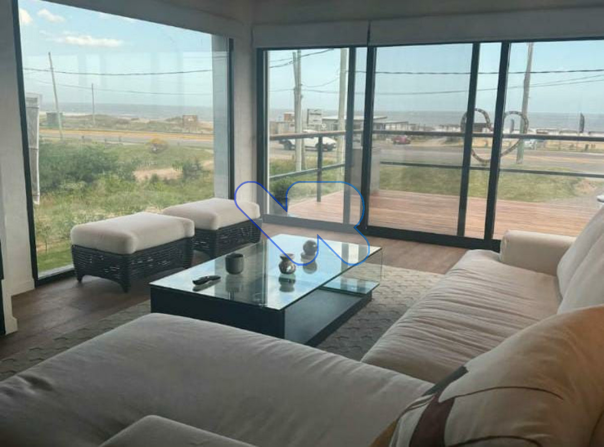 Casa ID.223 - Venta Casa 5D La Barra frente al mar con Piscina Climatizada 