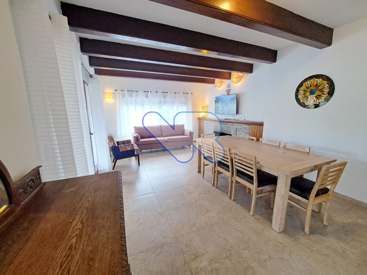 Casa ID.221 - Venta y Alquiler Anual Casa 6D y dep de serv con Piscina climatizada y Barbacoa Península  