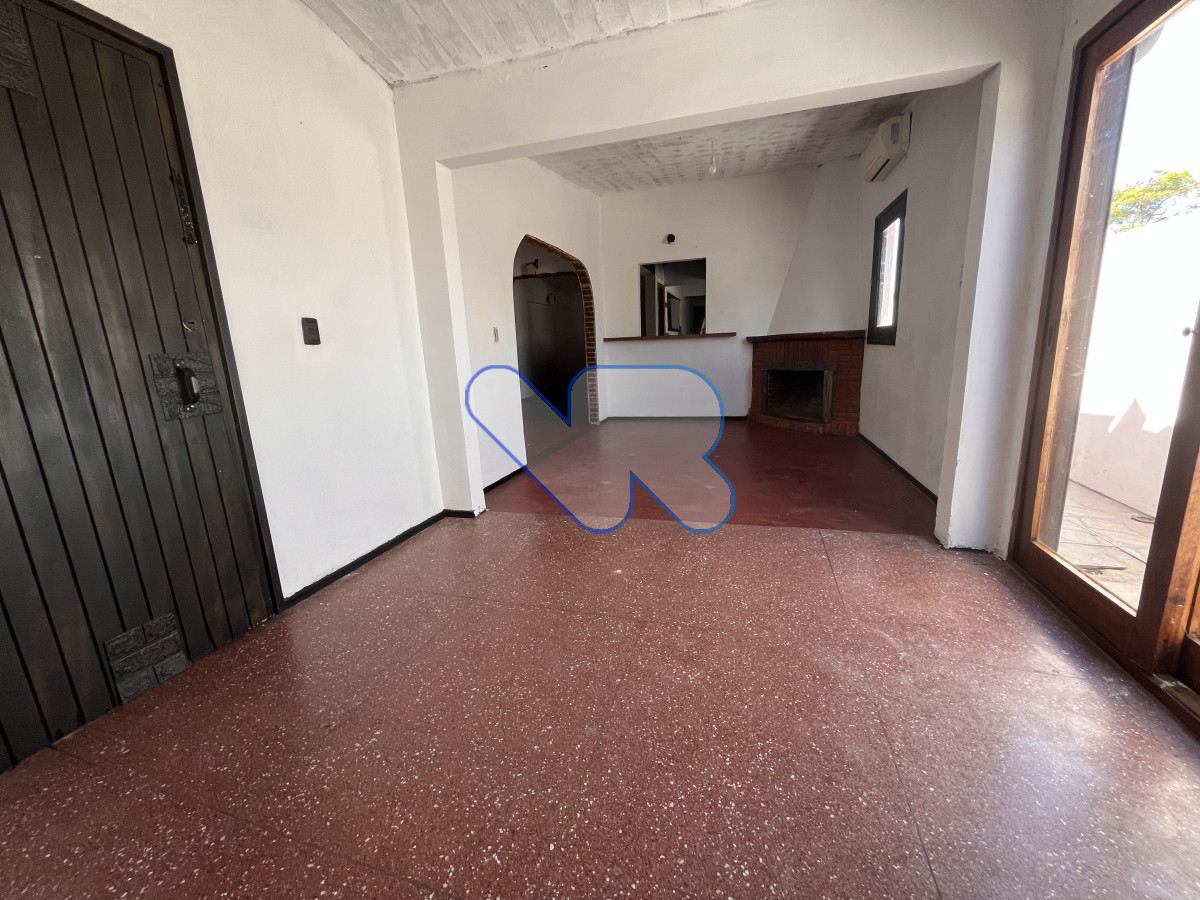 Casa ID.136 - Oportunidad VENDO y ALQUILER ANUAL Casa para Vivienda o Local Comercial  Excelente Ubicación en Maldonado