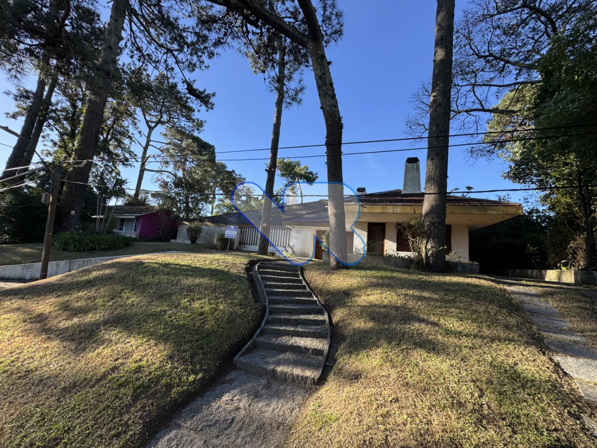 Casa ID.206 - Casa en venta en La Mansa - P8 | Gran terreno | Ideal para reciclar