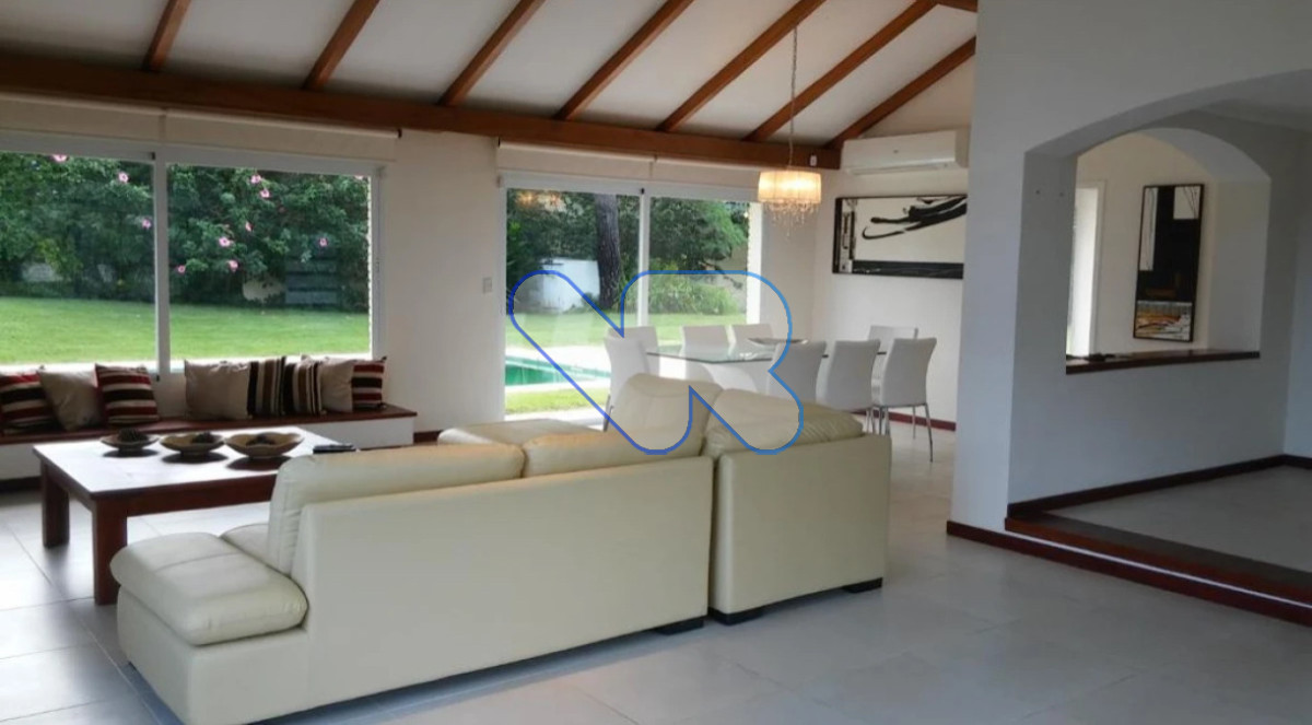 Casa ID.55 - Vendo-Alquilo  anual espectacular residencia  4 dorm , totalmente reciclada,  piscina climatizada, pàrrillero, alto nivel 