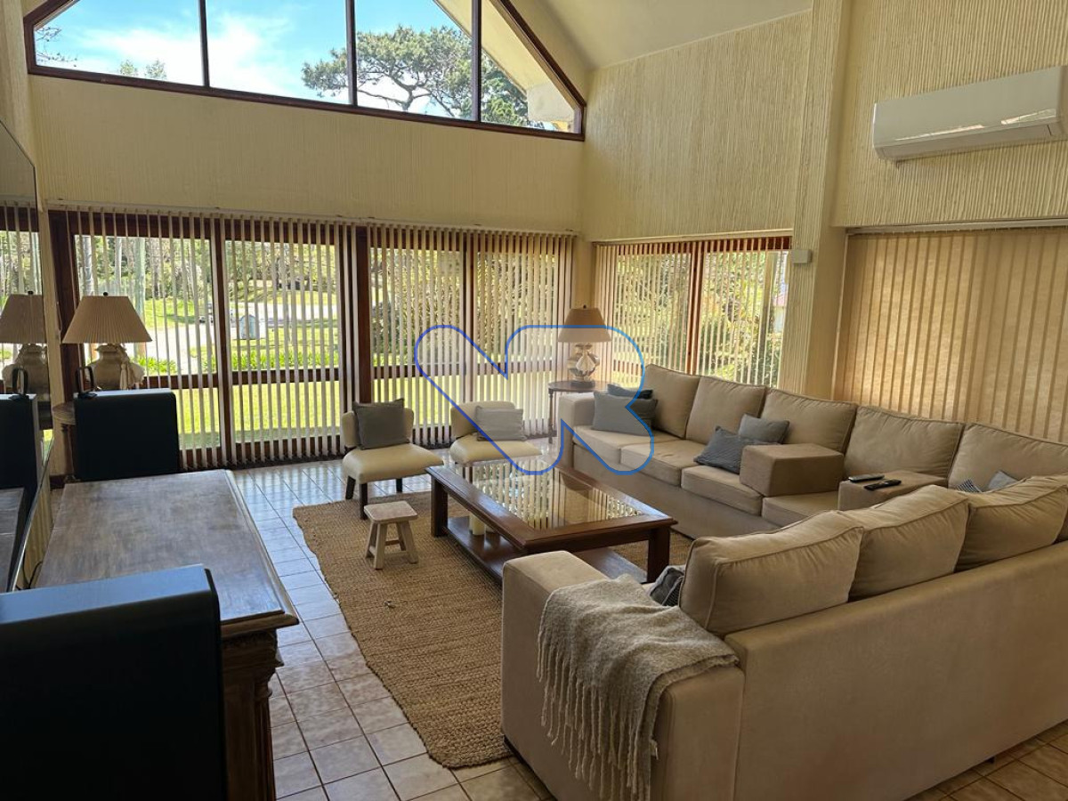 Casa ID.236 - Venta y Alquiler de Temporada Casa 5D Lugano con Piscina climatizada 