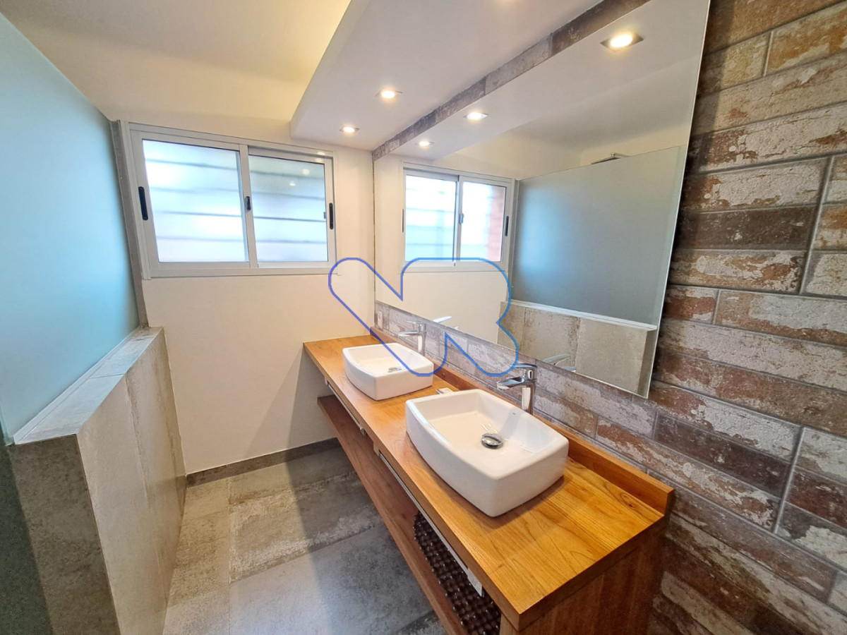 Casa ID.221 - Venta y Alquiler Anual Casa 6D y dep de serv con Piscina climatizada y Barbacoa Península  