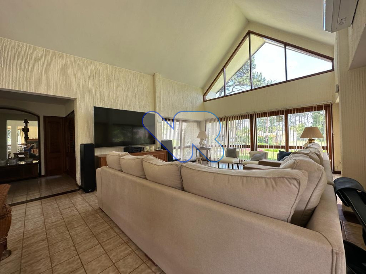 Casa ID.236 - Venta y Alquiler de Temporada Casa 5D Lugano con Piscina climatizada 
