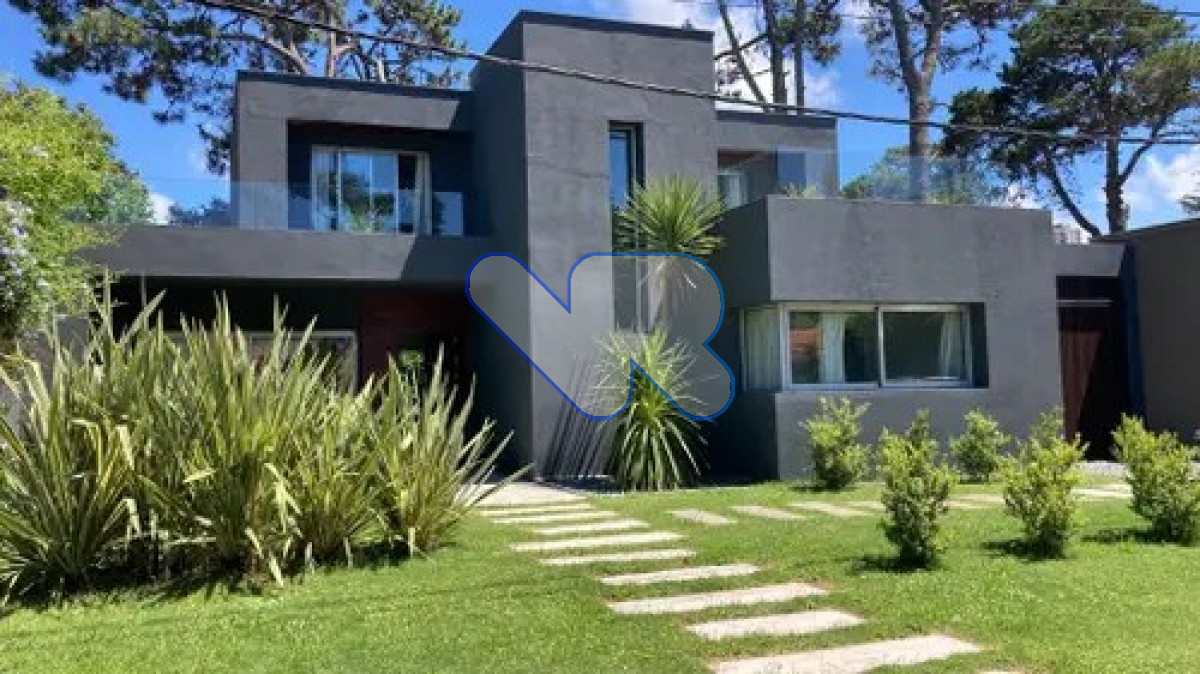 Casa ID.71 - Alquiler Anual Casa 3D Mansa con Piscina climatizada 