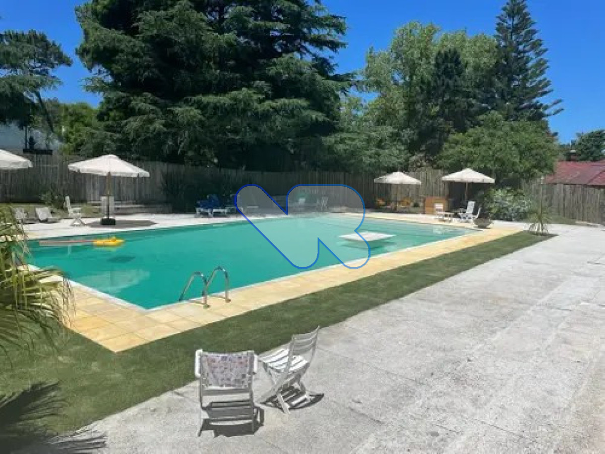 Casa ID.224 - Venta y Alquiler Anual Casa 5D Lugano con Piscina y Barbacoa 
