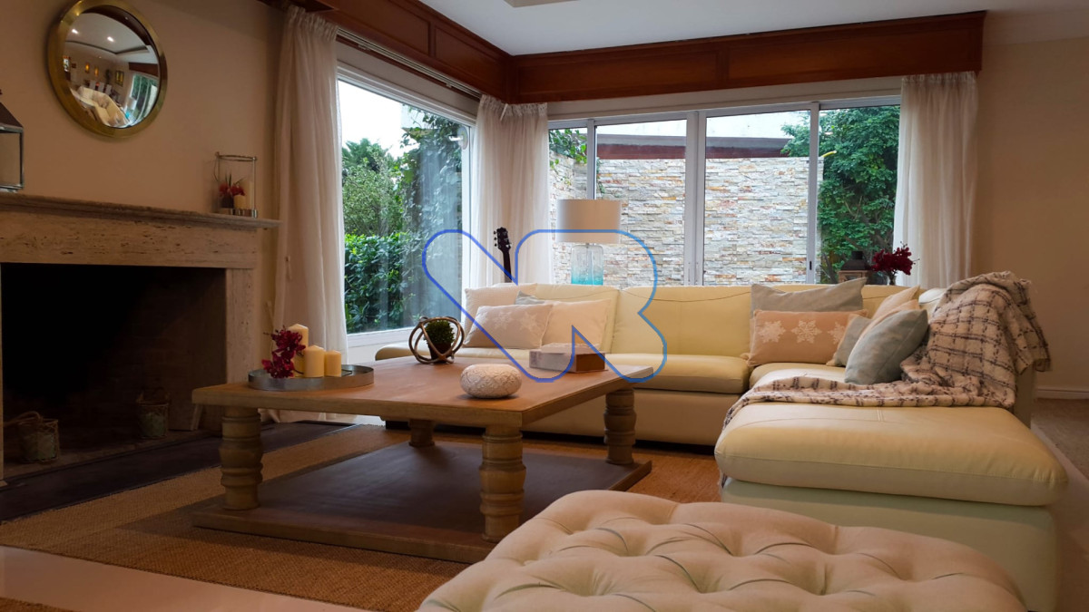 Casa ID.219 - Venta y Alquiler Anual Casa 4D y dep de serv con Piscina Mansa  