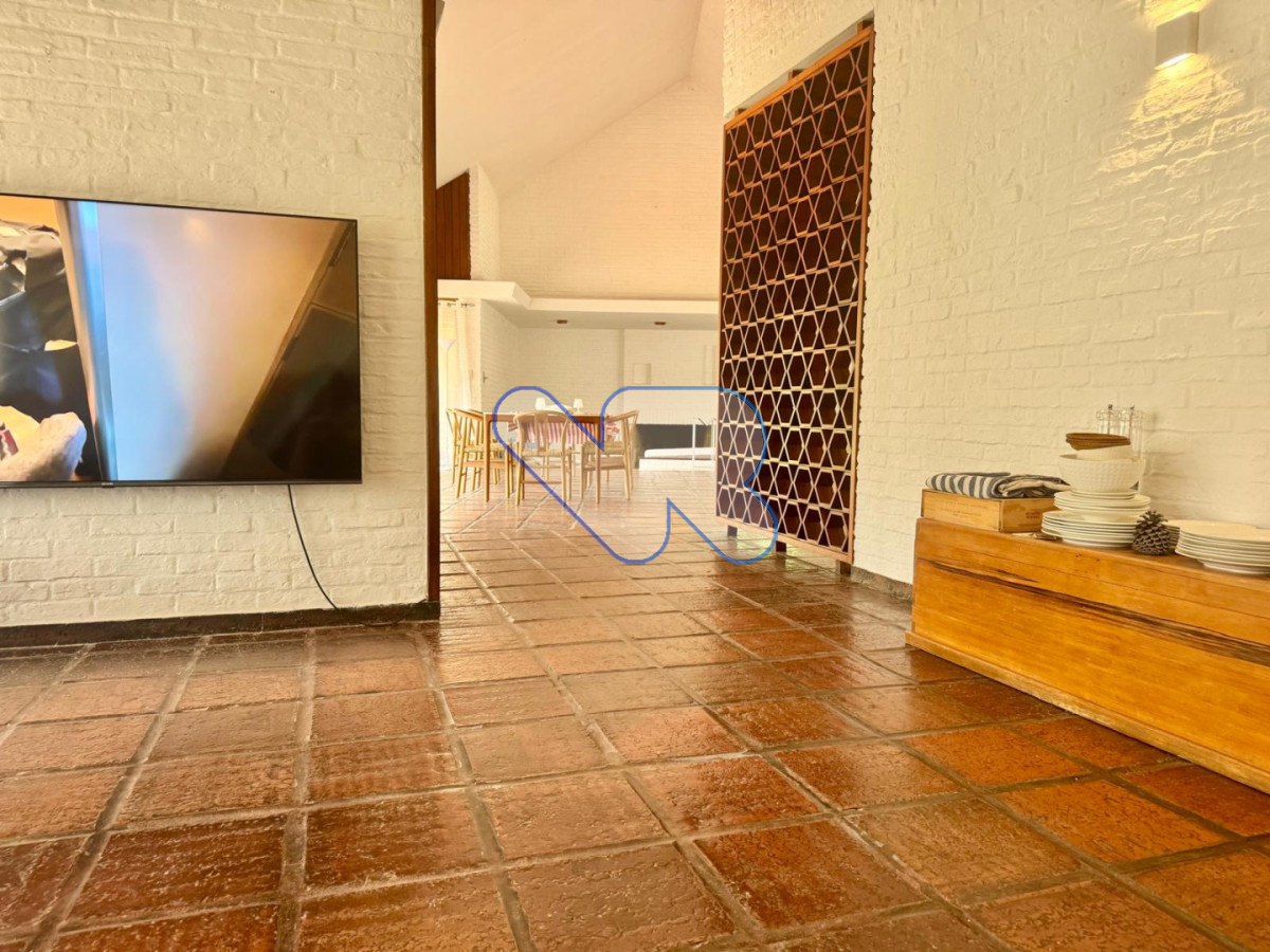 Casa ID.204 - Casa en alquiler verano 8 pers · Piscina · 3 dorm + servicio · Playa Brava Punta del Este