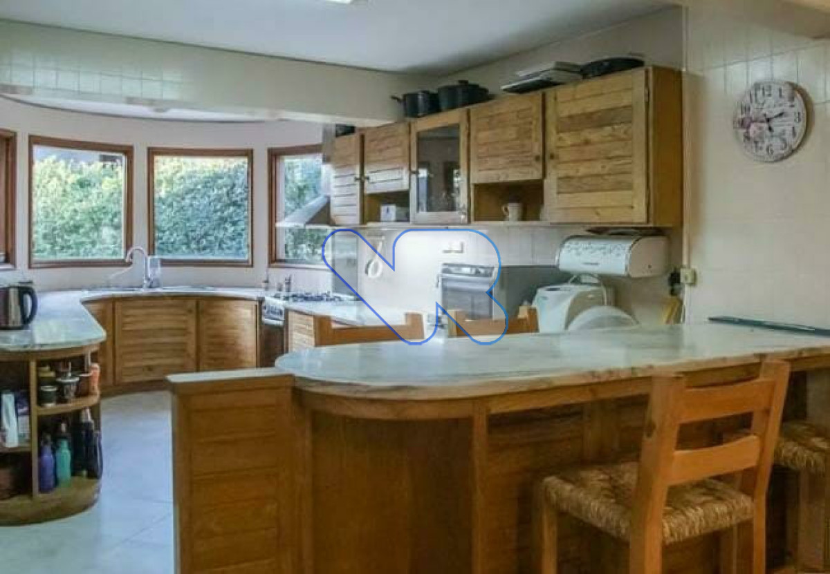 Casa ID.236 - Venta y Alquiler de Temporada Casa 5D Lugano con Piscina climatizada 