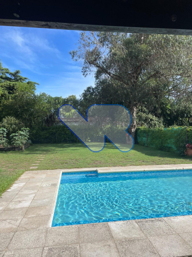Casa ID.245 - Venta y Alquiler Anual Casa 4D Lugano con Piscina 
