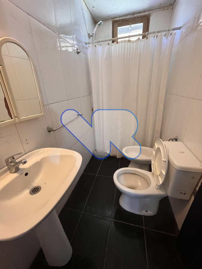 Casa ID.136 - Oportunidad VENDO y ALQUILER ANUAL Casa para Vivienda o Local Comercial  Excelente Ubicación en Maldonado